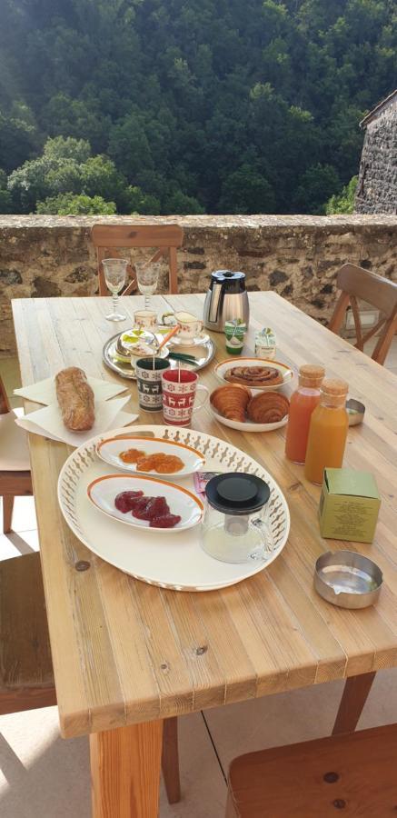La Tour Noble Bed and Breakfast Saint-Saturnin  Eksteriør billede