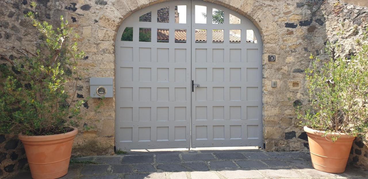 La Tour Noble Bed and Breakfast Saint-Saturnin  Eksteriør billede