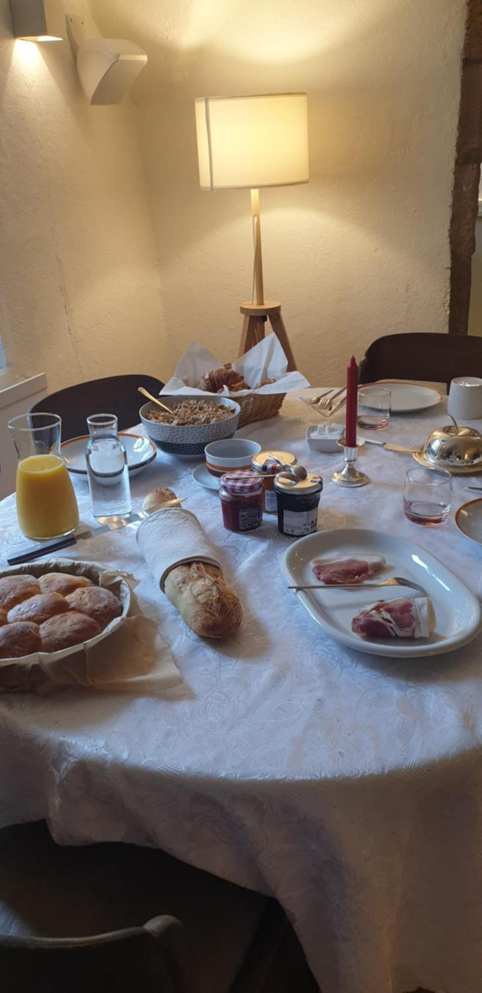 La Tour Noble Bed and Breakfast Saint-Saturnin  Eksteriør billede